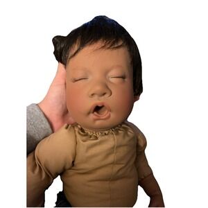 VTG Lee Middleton Doll signed & numbered 82/2000 vinyl cloth weighted 081094